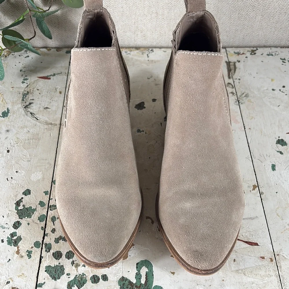 Dolce Vita > Women's Tan Ankle Boots 8 - Picture 8 of 11